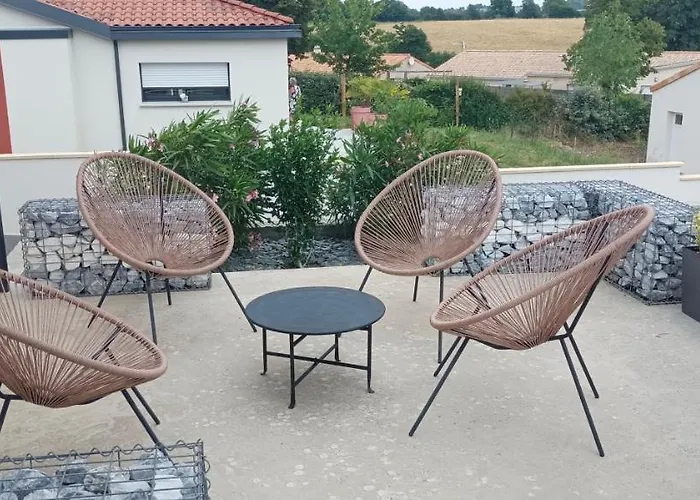 D'hote La Paisible Bed & Breakfast